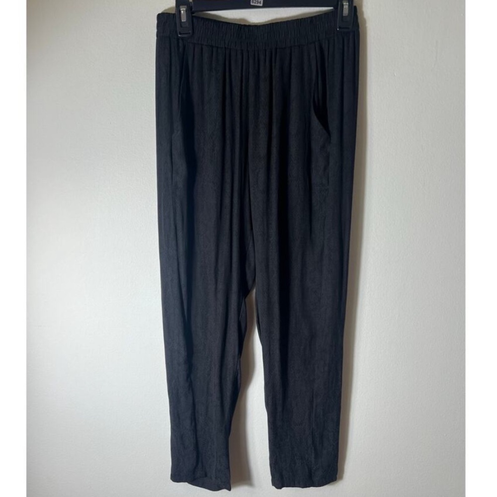 Black Leopard BCBGeneration Silky Straight Leg Summer Pants w/ 4 pockets; comfy!